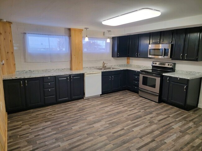 Building Photo - 435 Kiesel Ave