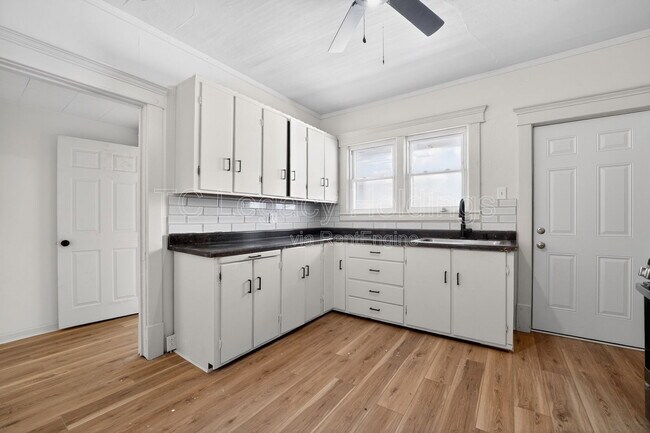 Building Photo - 2113 Goff Ave