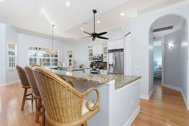 Building Photo - 3011 Pine Tree Dr