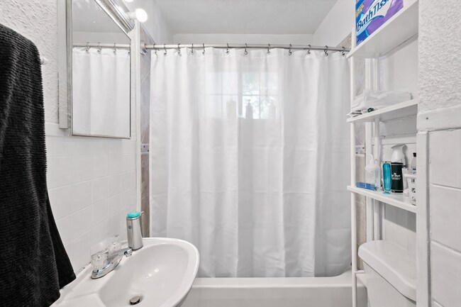 Building Photo - 1202 E 29th St