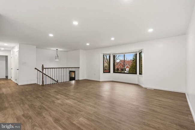 Building Photo - 2146 Woodford Rd