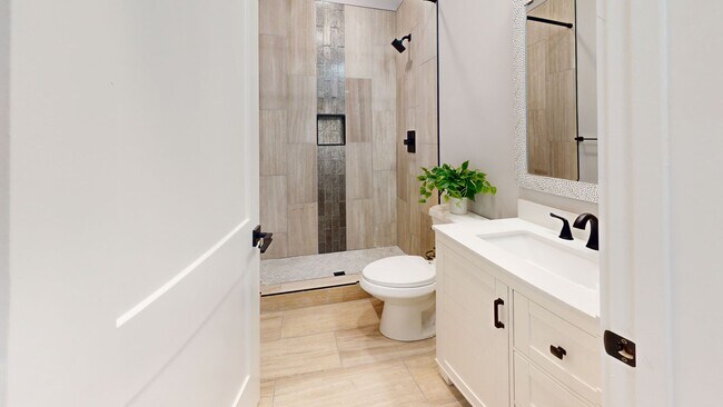 Building Photo - One Private Bedroom/Bath in Spacious 5BR/5BA Townhome Near UTK