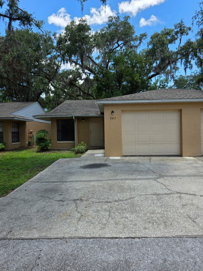 Primary Photo - 387 Acorn Ln