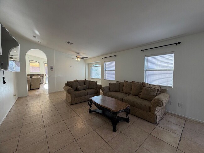 Building Photo - SINGLE-STORY HOME | GATED COMMUNITY | FLEXIBLE FURNISHING OPTIONS I 4 Bedroom Home with Private B...