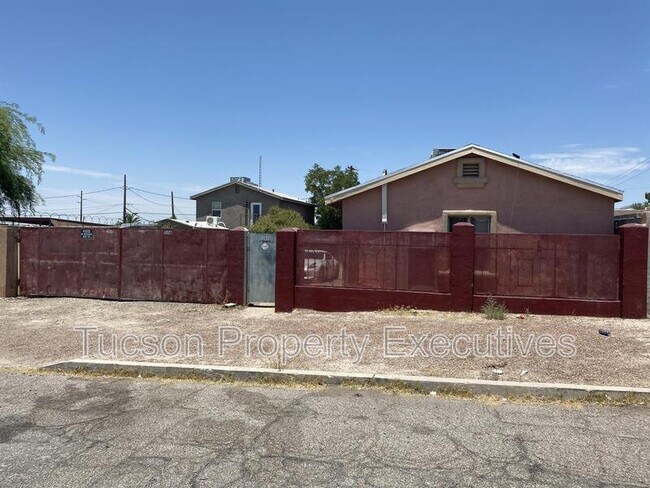 Building Photo - 208 W Ventura St