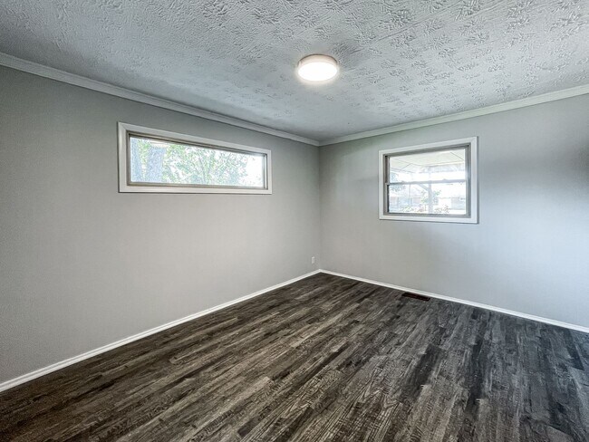 Building Photo - 449 Carol Dr