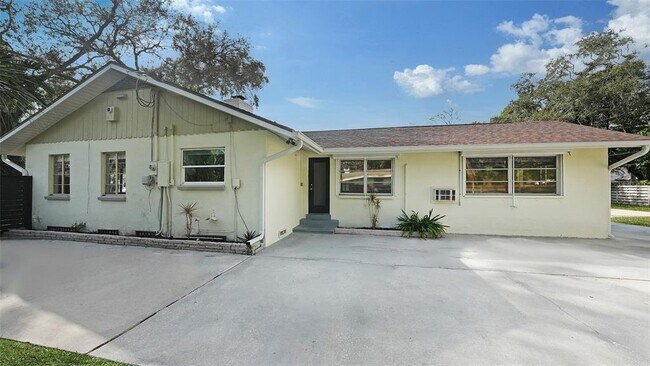 Building Photo - 1763 South Dr