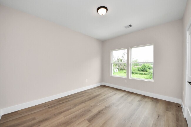 Building Photo - 7542 Charlie St