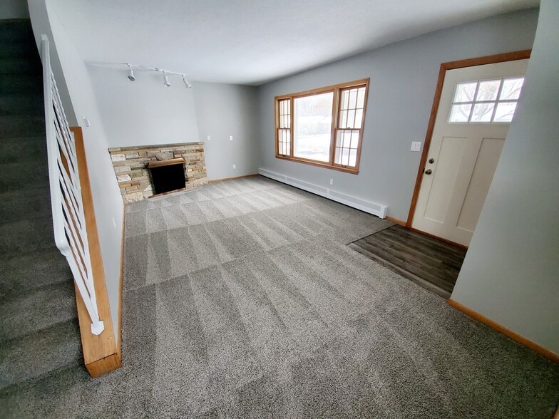 Building Photo - 4000 Cleveland St NE