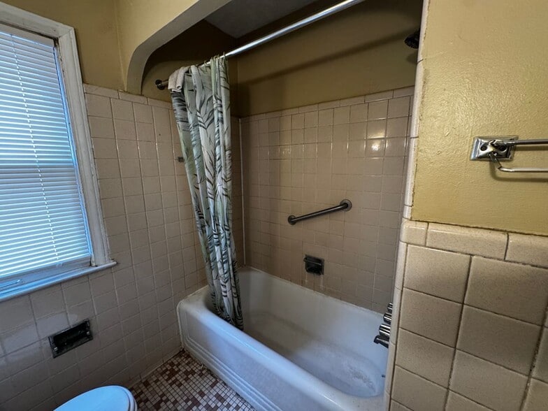 Building Photo - 19164 Westphalia St