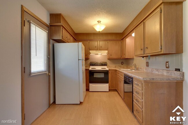 Building Photo - 2 br, 1.5 bath Townhome - 3003 S Brandywin...