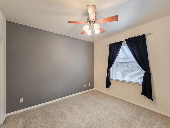Building Photo - 9901 Bundoran Dr