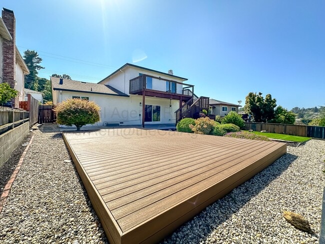 Building Photo - 16624 Selby Dr