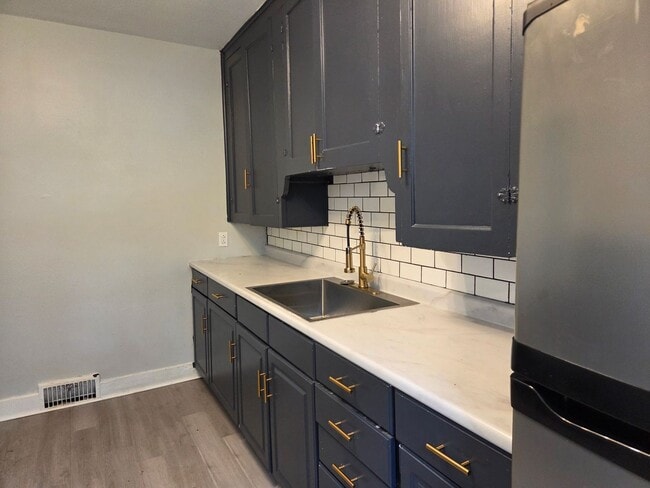 Building Photo - Lovely 3 BR, 1 BA home!