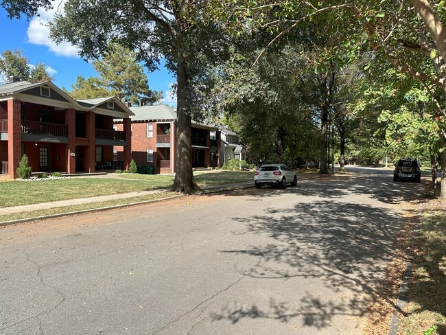 Building Photo - 605 Lamar Ave