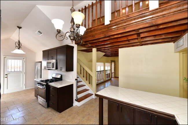 Building Photo - 908 Bolivia St