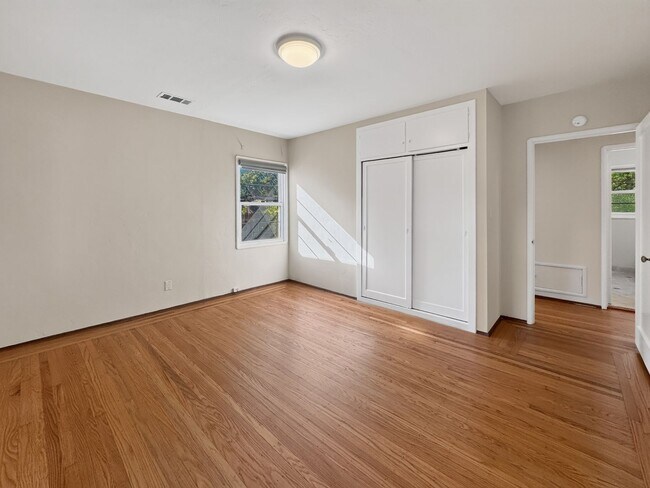 Building Photo - 3240 Hudson Ave