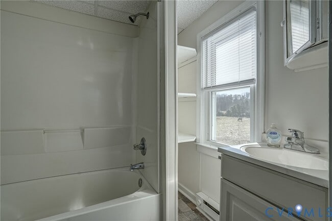 Building Photo - 5277 River Rd W