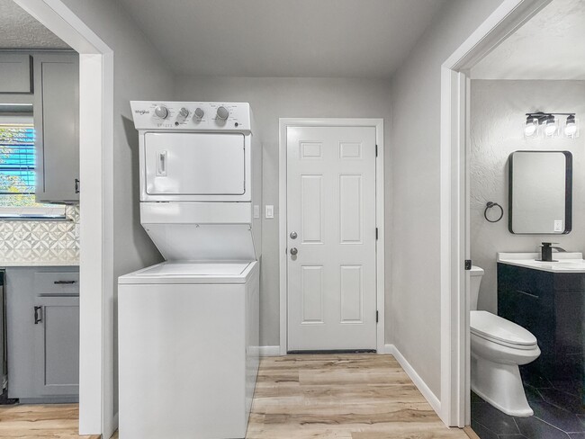 Building Photo - 1702 W Boyd St