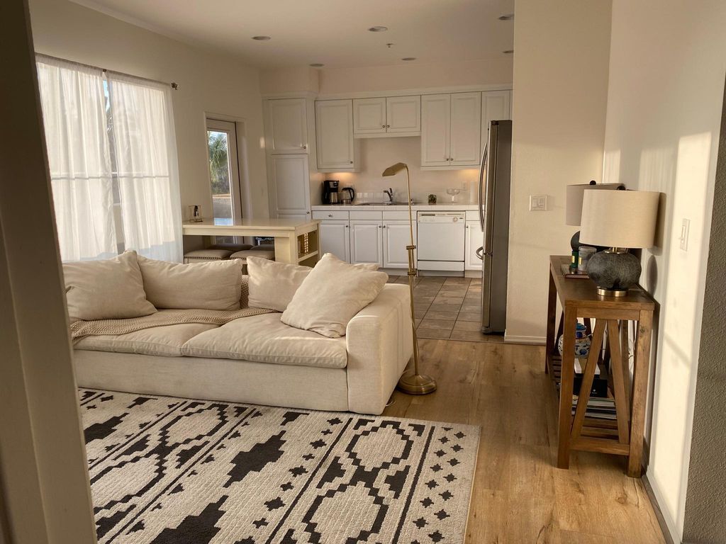 Building Photo - 6020 Seabluff Dr