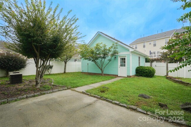 Building Photo - 12637 Doster Ave