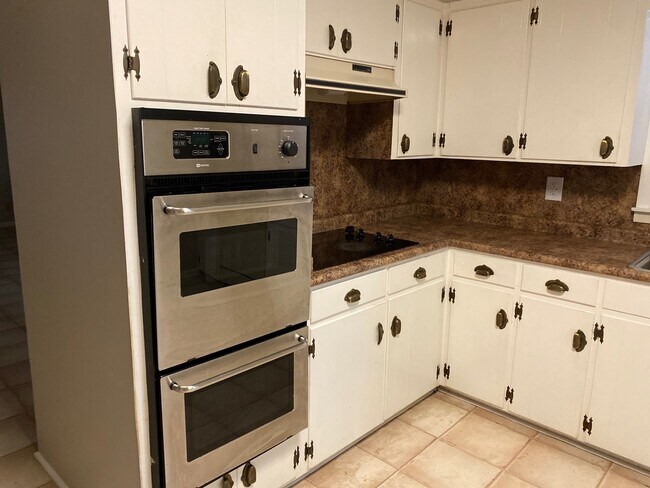 Building Photo - 135 Ayers Dr