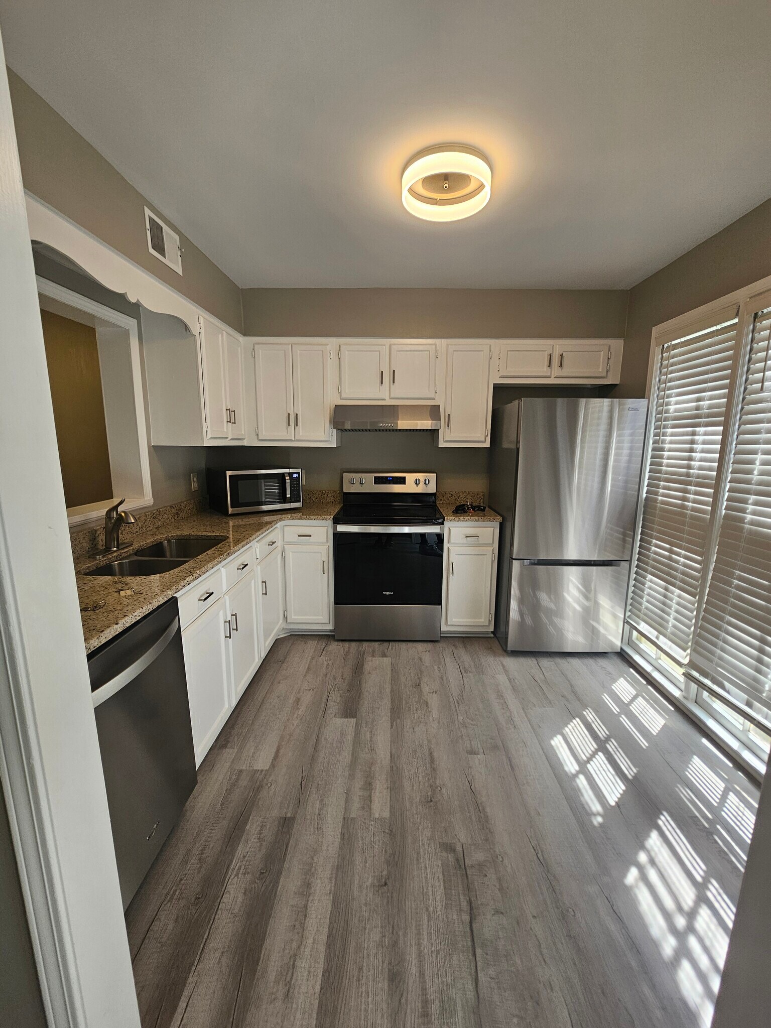 Kitchen - 732 Coventry Ln