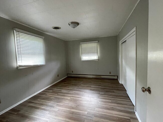 Building Photo - 404 S Mayor Caliper Dr