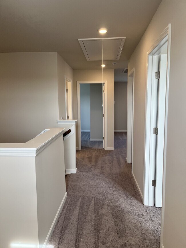 Building Photo - 301 Ellis Ln