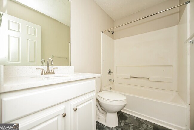Building Photo - 20 Hazelhurst Dr