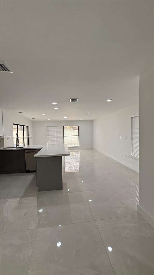 Building Photo - 215 NW 136th Ct