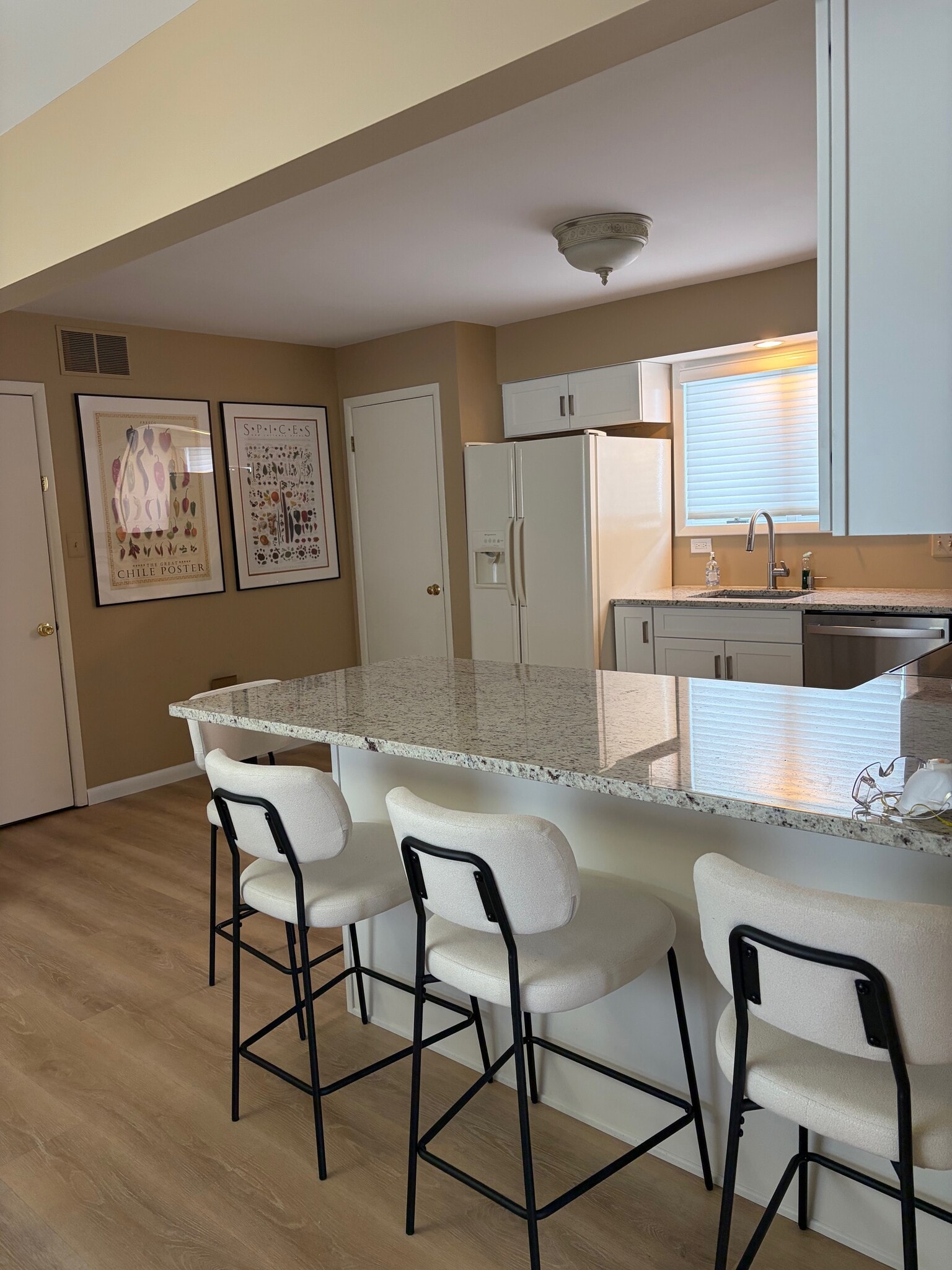 Kitchen - 2 N Frontenac Ave