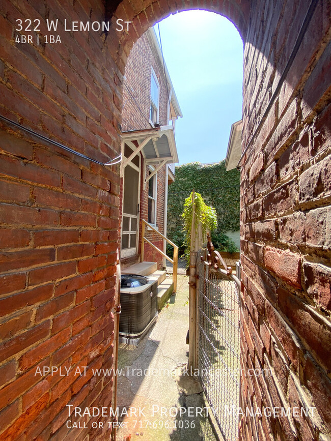 Building Photo - Spacious West End Town Home