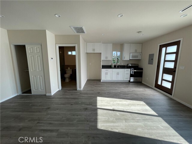 Building Photo - 10213 Quill Ave