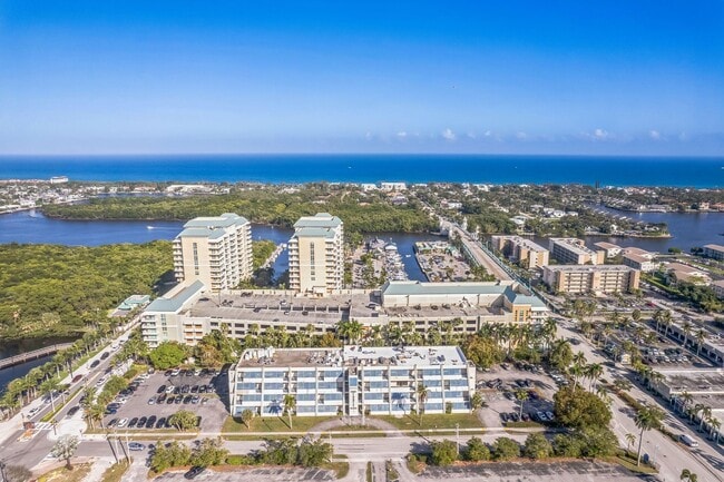 Building Photo - 100 NE 6th St