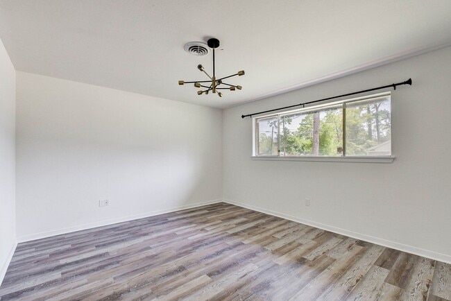 Building Photo - 1703 N Roberson St