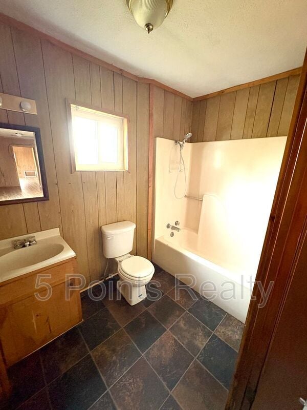 Building Photo - 7435 Cycle Ln