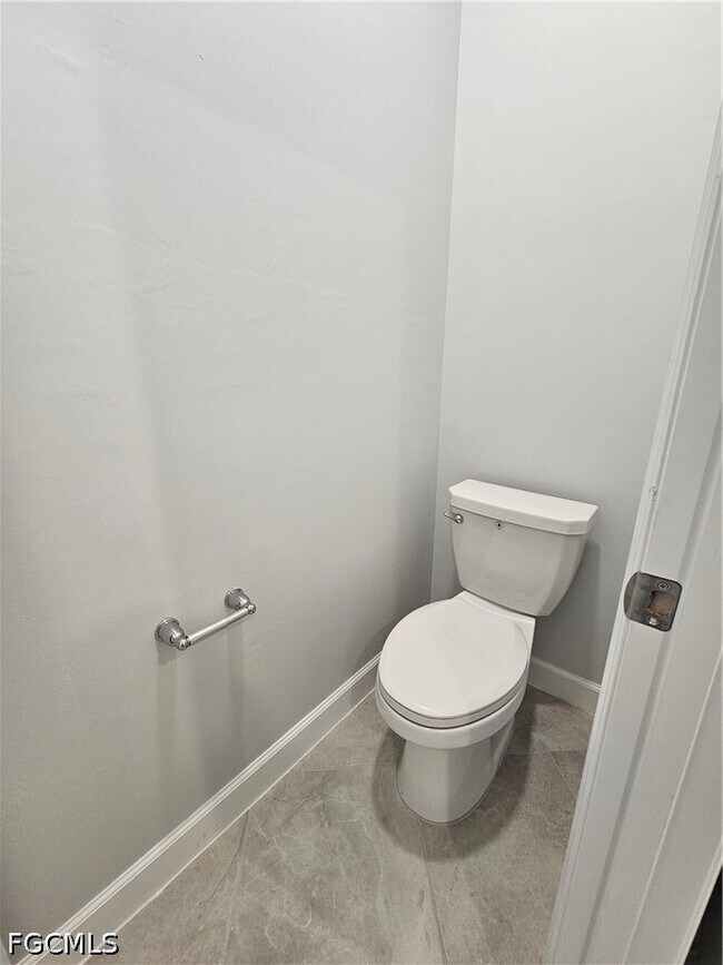 Building Photo - 20503 Hazelnut Ct S