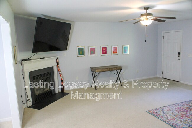Building Photo - 5009 Hidden Red Oak Dr