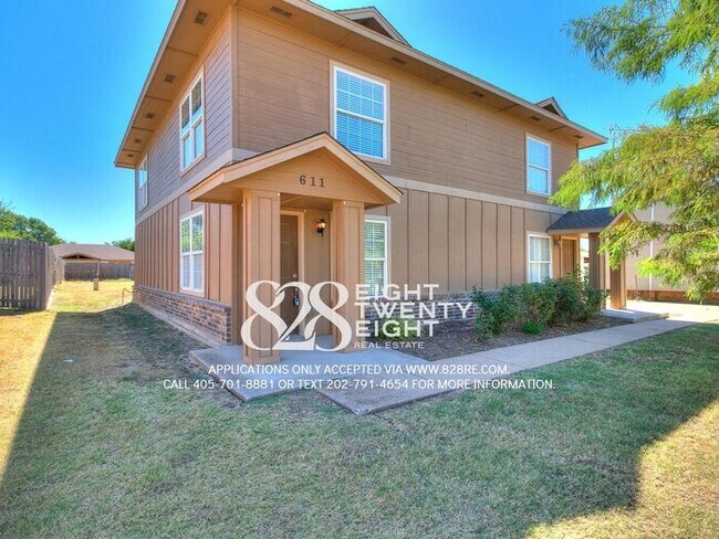 Building Photo - Spacious 2 Bed/1.5 Bath Norman Townhome Du...