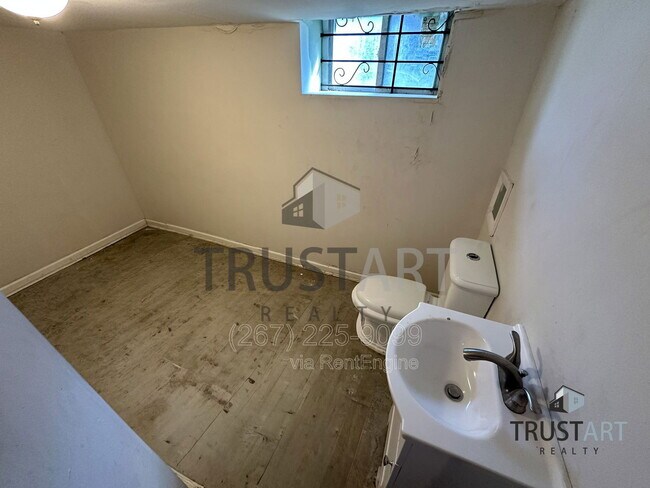 Building Photo - 5734 N Lambert St