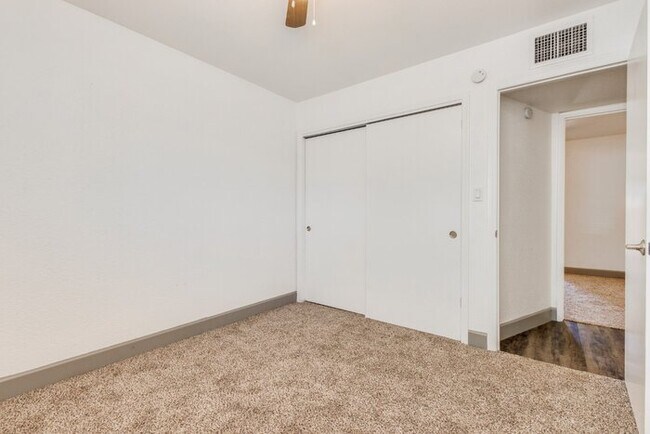 Building Photo - 1637 W Cinnabar Ave
