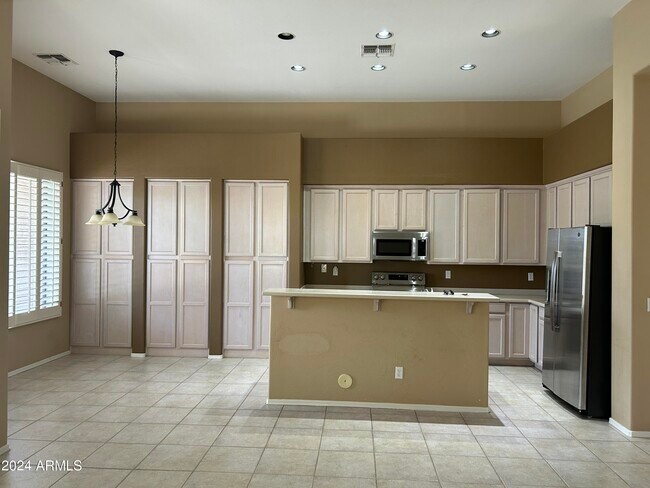 Building Photo - 5004 E Desert Vista Trail