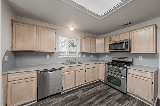 Building Photo - 1214 Hardisty Dr