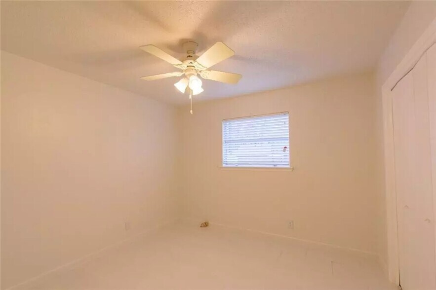 Building Photo - 2137 Shady Grove Dr