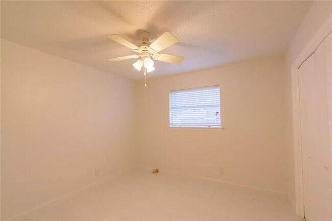 Building Photo - 2137 Shady Grove Dr