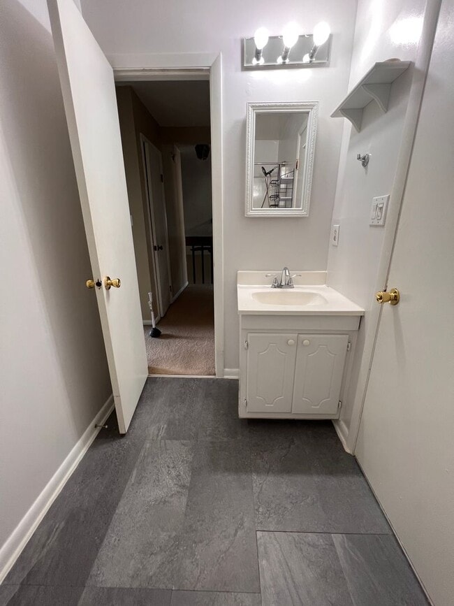 Building Photo - 3 bed 2 bath in Virginia Beach