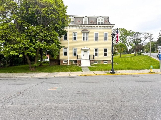 Building Photo - 1 Month Free! Newly Renovated 1BR on Warren Street — Heat Included