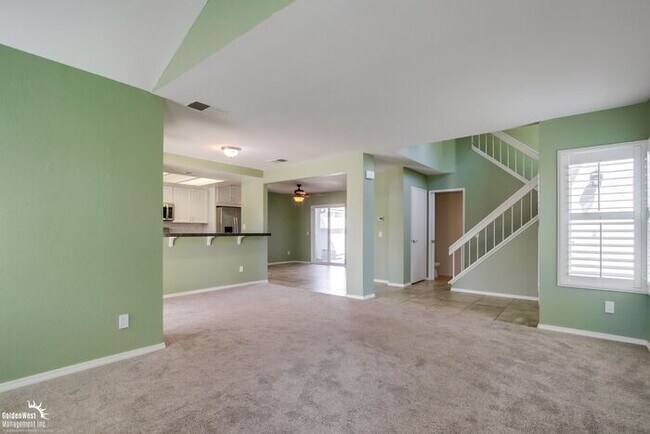 Building Photo - Stunning 4Bdm 2.5Ba Home Located in the Hi...