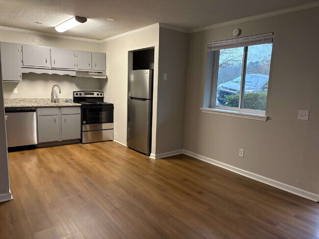 Building Photo - 105 P' Poole Ave #101: Red Bank 1Bed/1Bath Apartment w/ Laundry Units, Central AC, and Granite Co...
